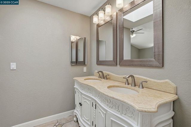 3025 Sunflower Dr, Antioch, CA 94531