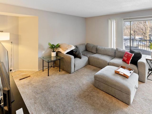 11553 Carriage Court, Eden Prairie, MN 55344