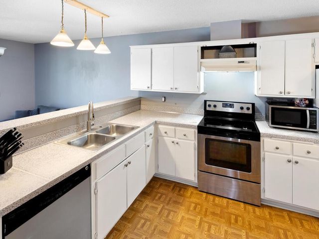 11553 Carriage Court, Eden Prairie, MN 55344