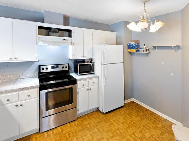 11553 Carriage Court, Eden Prairie, MN 55344