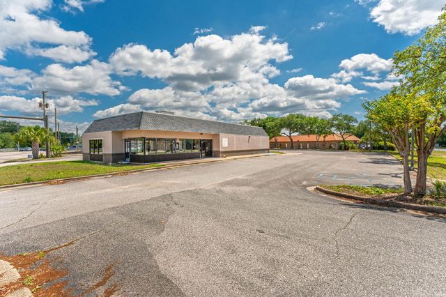 1281 Eglin Parkway, Shalimar, FL 32579