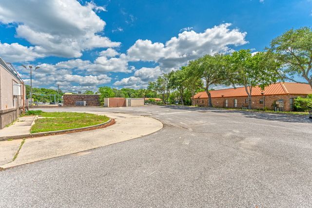 1281 Eglin Parkway, Shalimar, FL 32579