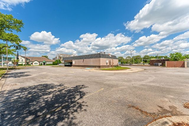 1281 Eglin Parkway, Shalimar, FL 32579