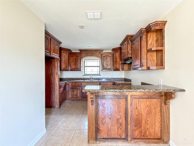 1332 Royal Palm Street, Alamo, TX 78516