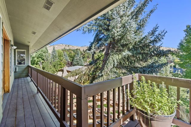 99 Ridgecrest Drive, Klamath Falls, OR 97601