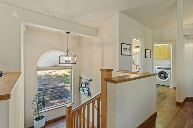 99 Ridgecrest Drive, Klamath Falls, OR 97601