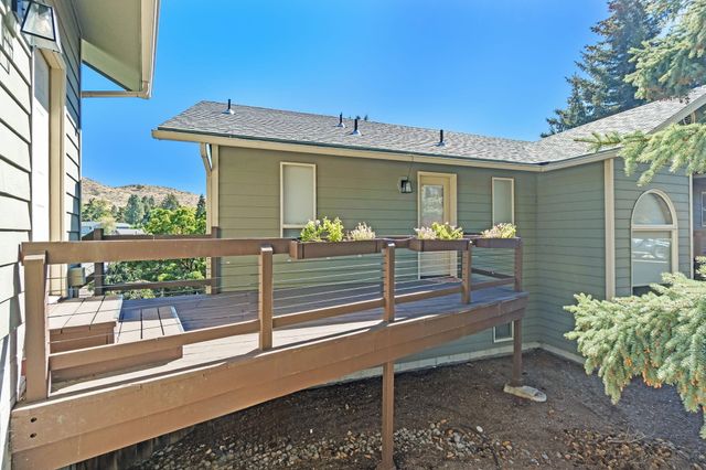 99 Ridgecrest Drive, Klamath Falls, OR 97601