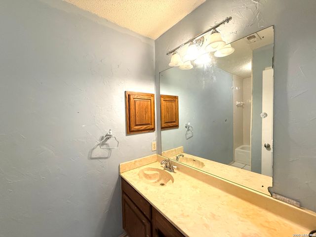 2812 Hidden Grove Ln, Schertz, TX 78154
