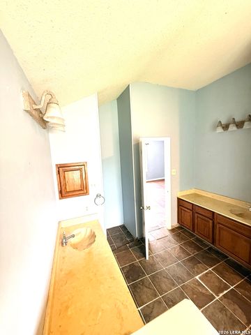 2812 Hidden Grove Ln, Schertz, TX 78154