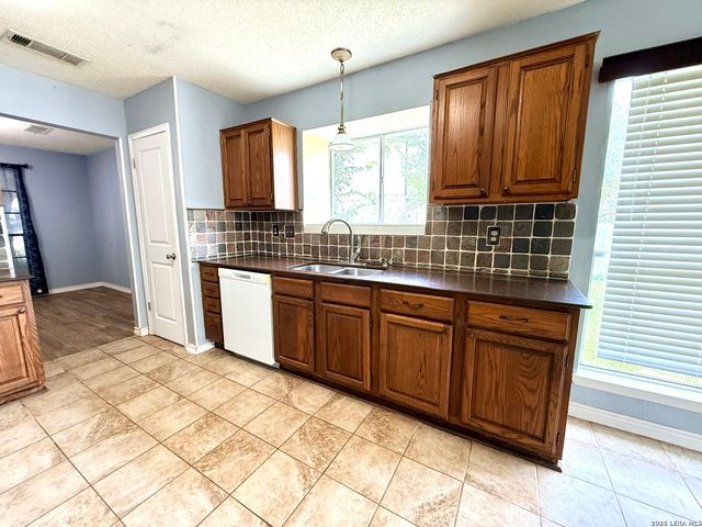 2812 Hidden Grove Ln, Schertz, TX 78154