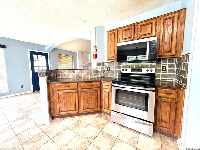 2812 Hidden Grove Ln, Schertz, TX 78154