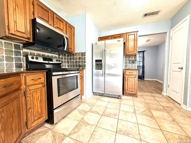 2812 Hidden Grove Ln, Schertz, TX 78154
