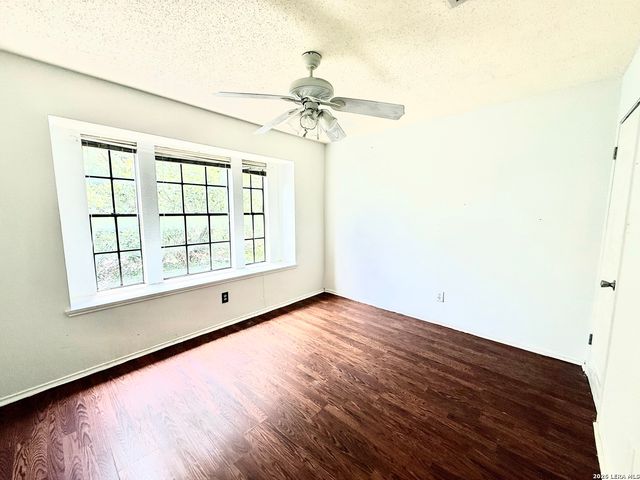 2812 Hidden Grove Ln, Schertz, TX 78154