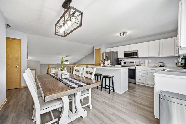 1404 Woolridge Drive, Coralville, IA 52241