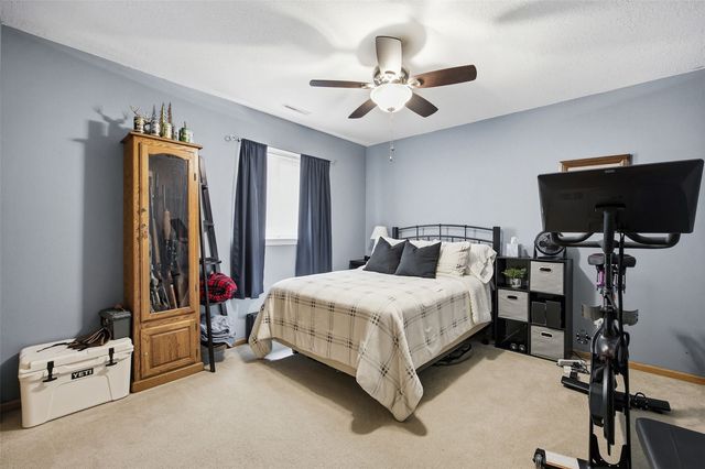 1404 Woolridge Drive, Coralville, IA 52241