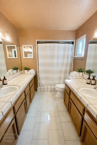 2377 Glacier Dr, Rocklin, CA 95677