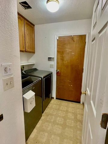 2377 Glacier Dr, Rocklin, CA 95677