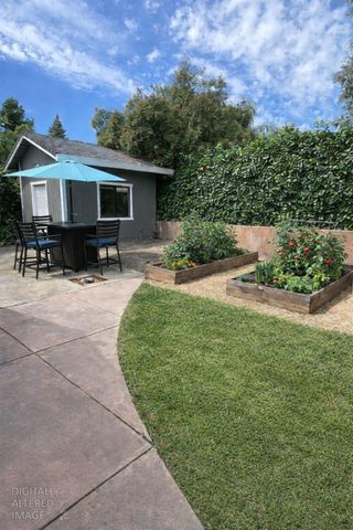 2377 Glacier Dr, Rocklin, CA 95677