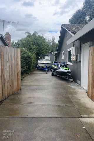 2377 Glacier Dr, Rocklin, CA 95677