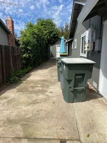 2377 Glacier Dr, Rocklin, CA 95677