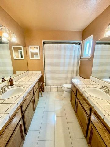 2377 Glacier Dr, Rocklin, CA 95677