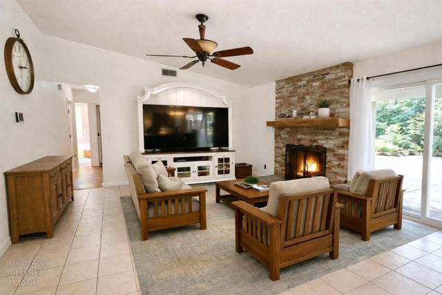 2377 Glacier Dr, Rocklin, CA 95677