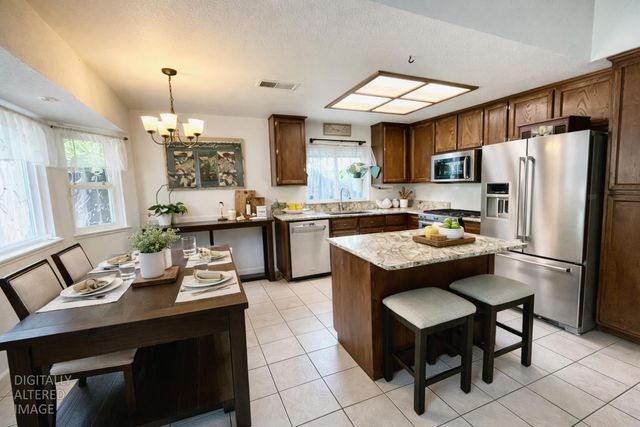 2377 Glacier Dr, Rocklin, CA 95677