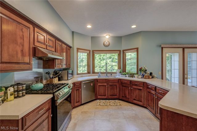 6506 Forestwood Street NW, Canton, OH 44718