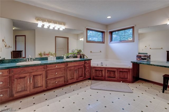 6506 Forestwood Street NW, Canton, OH 44718