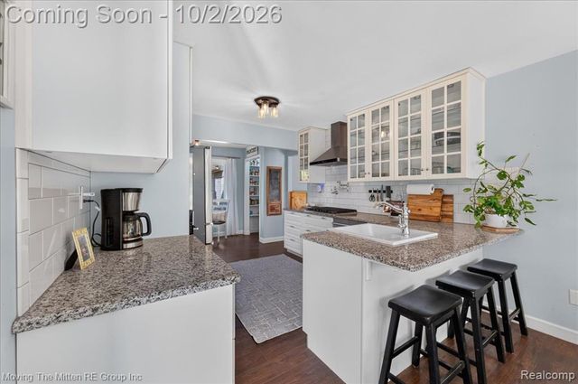 8543 Oakville Waltz Road, Belleville, MI 48111