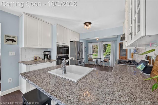 8543 Oakville Waltz Road, Belleville, MI 48111