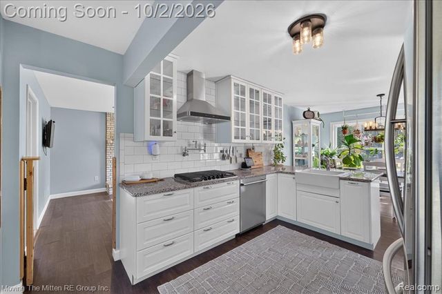 8543 Oakville Waltz Road, Belleville, MI 48111