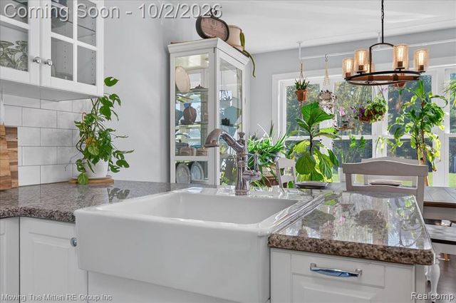 8543 Oakville Waltz Road, Belleville, MI 48111