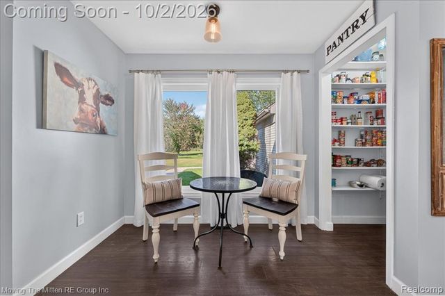 8543 Oakville Waltz Road, Belleville, MI 48111