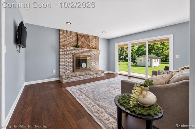 8543 Oakville Waltz Road, Belleville, MI 48111