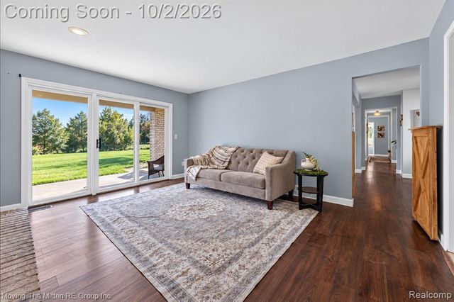 8543 Oakville Waltz Road, Belleville, MI 48111