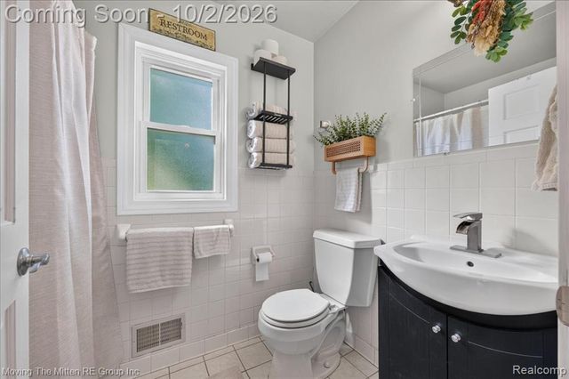8543 Oakville Waltz Road, Belleville, MI 48111