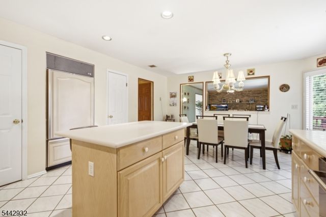 37 Continental Rd, Parsippany-troy Hills Twp., NJ 07950