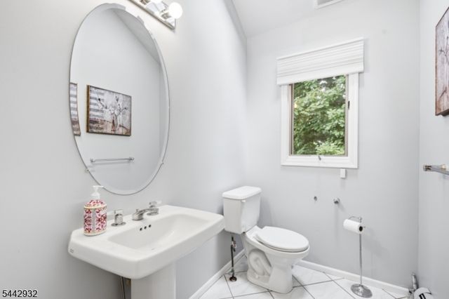 37 Continental Rd, Parsippany-troy Hills Twp., NJ 07950