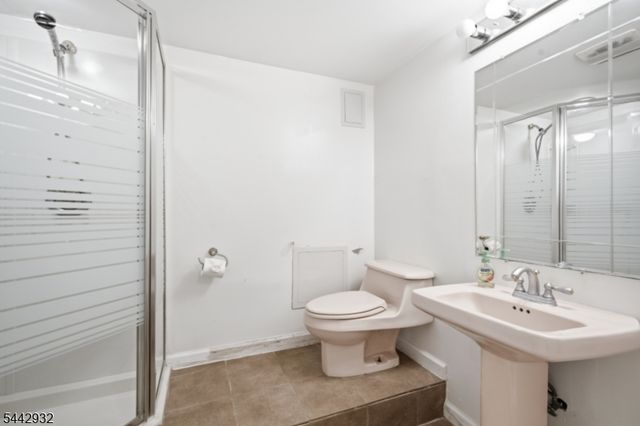 37 Continental Rd, Parsippany-troy Hills Twp., NJ 07950
