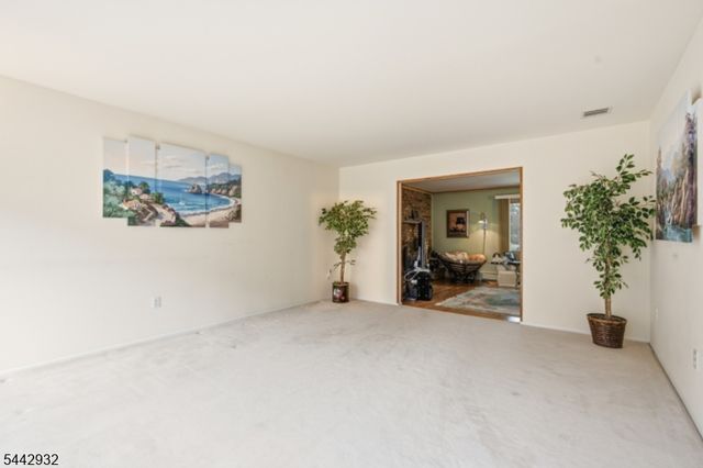 37 Continental Rd, Parsippany-troy Hills Twp., NJ 07950