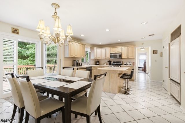 37 Continental Rd, Parsippany-troy Hills Twp., NJ 07950