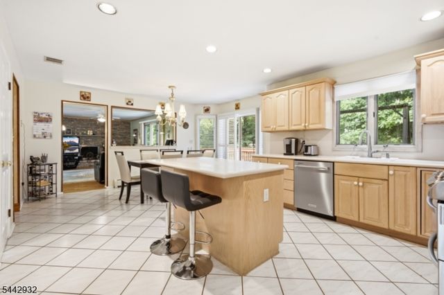 37 Continental Rd, Parsippany-troy Hills Twp., NJ 07950