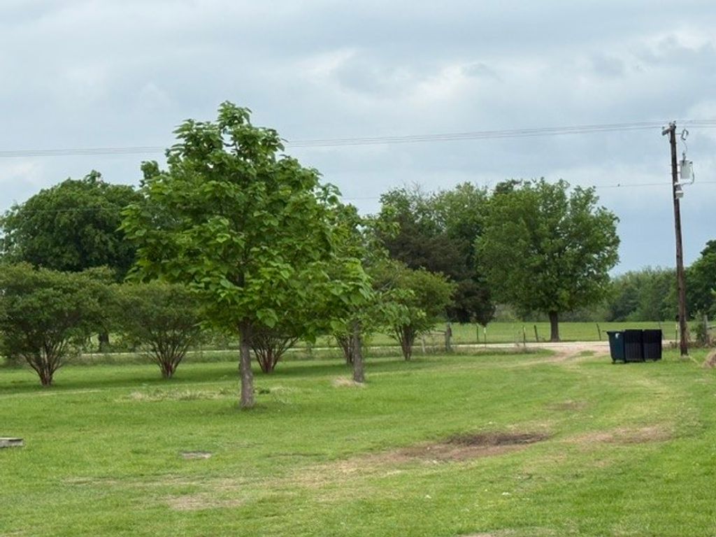 4913 N Fm 1752, Savoy, TX 75479