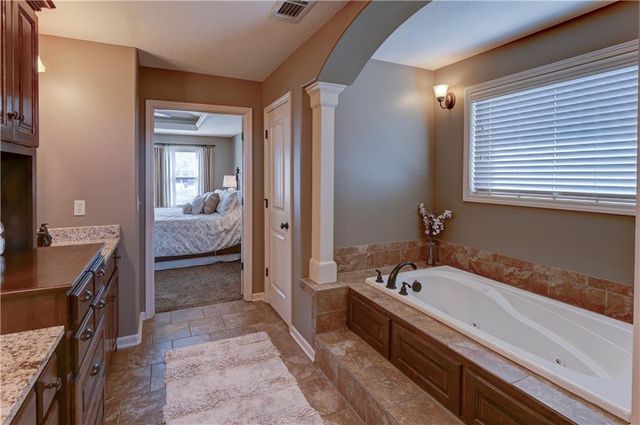 10011 NE 102nd Terrace, Kansas City, MO 64157