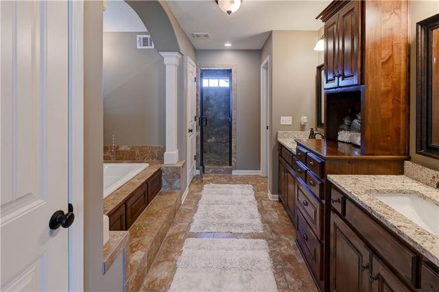 10011 NE 102nd Terrace, Kansas City, MO 64157