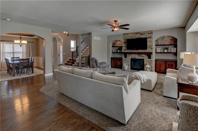 10011 NE 102nd Terrace, Kansas City, MO 64157