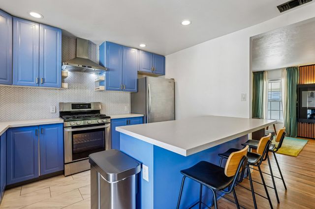 4865 V St, Sacramento, CA 95817