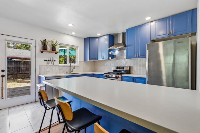 4865 V St, Sacramento, CA 95817