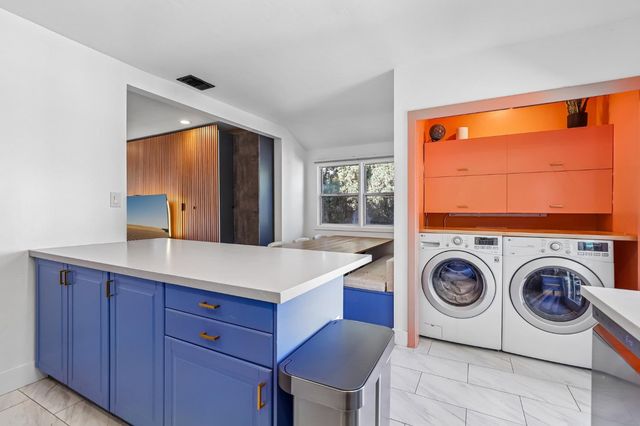 4865 V St, Sacramento, CA 95817